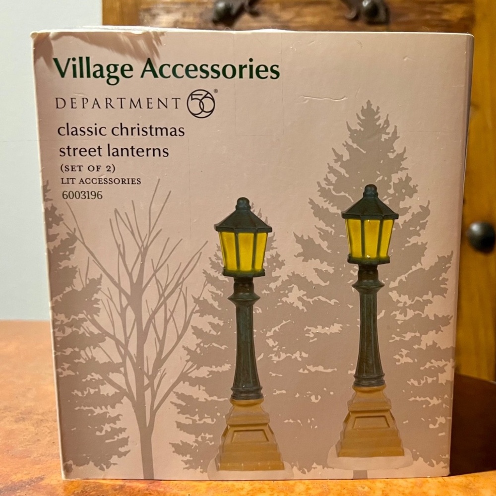 DEPT 56 CLASSIC CHRISTMAS STREET LANTERNS #6003196 General Village Accessories